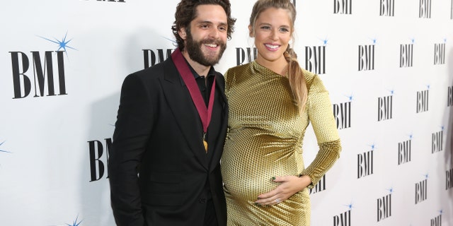 Thomas Rhett S Wife Lauren Akins Shows Off Baby Bump At Bmi