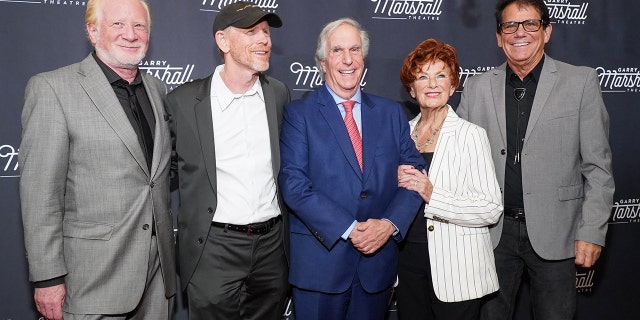 Westlake Legal Group Happy-Days-Cast ‘Happy Days’ castmates pay homage to Garry Marshall, sitcom's late creator Julius Young fox-news/entertainment/tv fox-news/entertainment/genres/then-and-now fox-news/entertainment fox news fnc/entertainment fnc article 7b65f201-c89e-526d-b5f2-19931b25c6a5