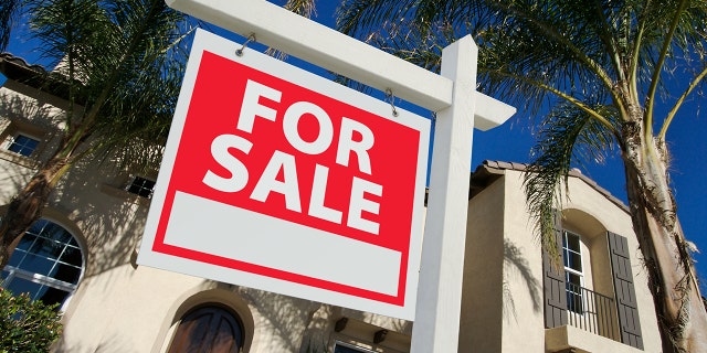 The U.S. is at the beginning of a tidal wave of homes hitting the market on the scale of the housing bubble in the mid-2000s. What happens when so many homes post ‘For Sale’ signs around the same time? (iStock)