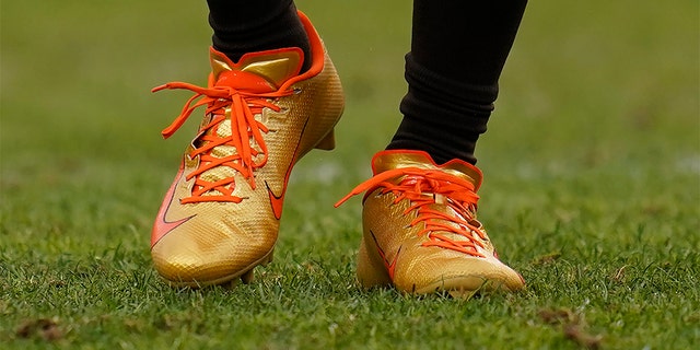 Cleveland Browns wide receiver Jarvis Landry wearing custom gold cleats during the first half of the Browns-Broncos game. (AP Photo/Jack Dempsey)