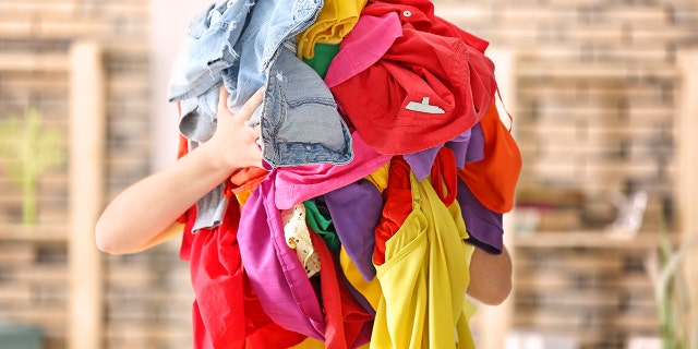 If you ever need something creative to do with your dirty clothes, one mom has the perfect idea for the holidays. (Photo: iStock)