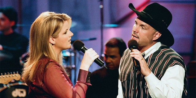 Trisha Yearwood and Garth Brooks performing in 1997.