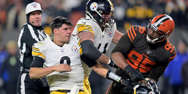Cleveland Browns defensive end Myles Garrett (95) reacts after swinging a helmet at Pittsburgh Steelers quarterback Mason Rudolph (2) in the fourth quarter of an NFL football game, Thursday, Nov. 14, 2019, in Cleveland. The Browns won 21-7. (AP Photo/David Richard)