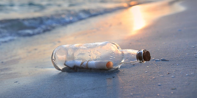 A U.S. college student has received a reply to a message in a bottle he threw into the ocean 9 years ago.