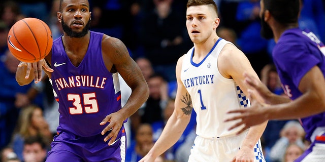 Evansville's John Hall (35) passes the ball as Kentucky's Nate Sestina (1) defends during the second half of an NCAA college basketball game in Lexington, Ky., Tuesday, Nov. 12, 2019. Evansville won 67-64. (Associated Press)