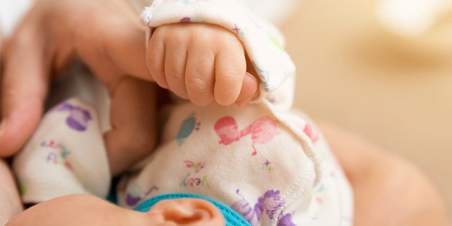 A dad's video of himself breastfeeding his daughter has gone viral for being both inventive and adorable. (Photo: iStock)