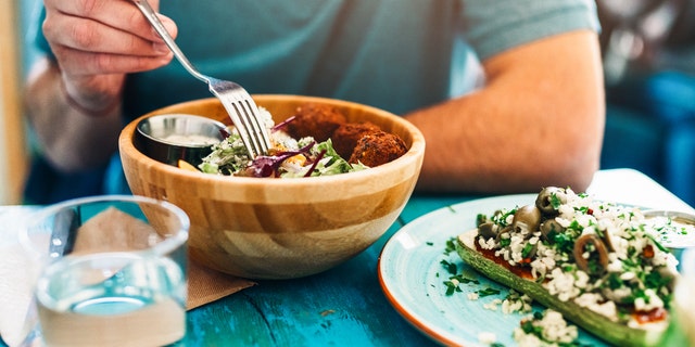 He claimed that one of his colleagues started a vegan dinner club exclusively for their coworkers following a vegan, vegetarian or pescatarian diet. (iStock)