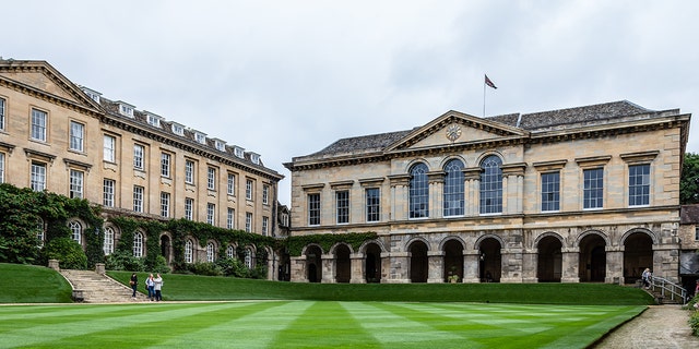 Main courtyard of Worcester College in Oxford. Worcester College is one of the constituent colleges of the University of Oxford in England.