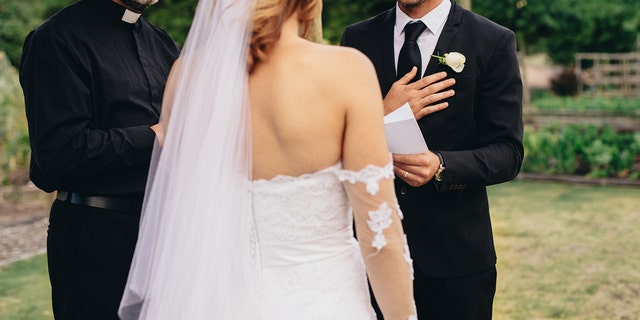 wedding photographer reveals 3 indicators that marriage won't last