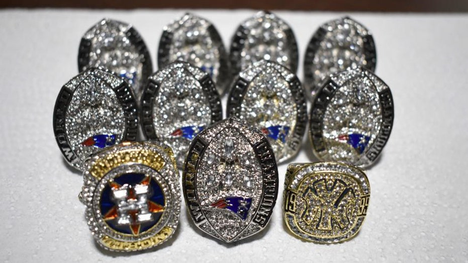 Here's How To Buy A Super Bowl Ring On Craigslist, According To An Expert