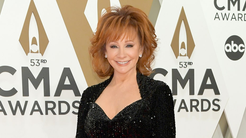 https://a57.foxnews.com/static.foxnews.com/foxnews.com/content/uploads/2019/11/931/524/Reba-CMA-2019.jpg