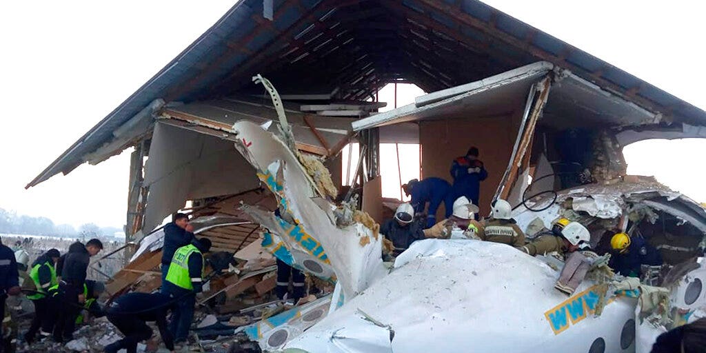 Авиакатастрофа Fokker 100 под Алма-атой |. Катастрофа ту-154 в Алма-Ате. Крушение авиалайнера Сочи 2006. Авиакатастрофа Алматы 2019. 28 декабря казахстан