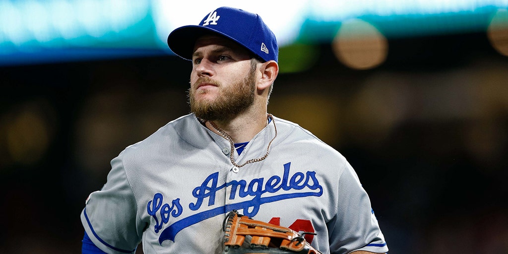 Los Angeles Dodgers' Max Muncy apologizes after quick reaction to 'absurd'  amount of fan mail