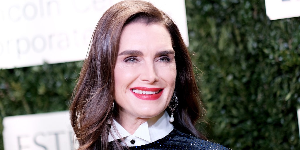 Brooke Shields 54 Wows In Bikini In Nods To Iconic 80s Role Another Blue Lagoon Fox News