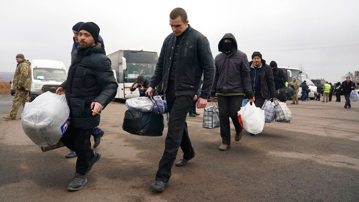 Ukraine Pro Russian Separatists Swap Prisoners In Step To End 5 Year