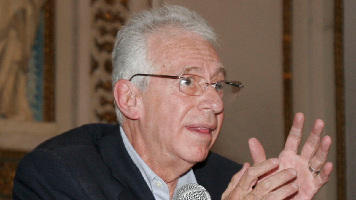 Óscar Ricardo Valero, a career diplomat and Mexico's ambassador to Argentina, has reportedly resigned amid allegations of shoplifting and health problems.