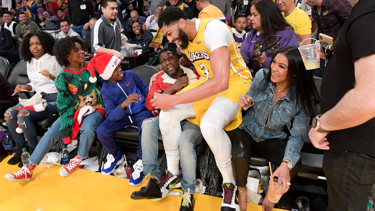 Nba Star Anthony Davis Fell On Kevin Hart S Lap And The Jokes Took Off Fox News