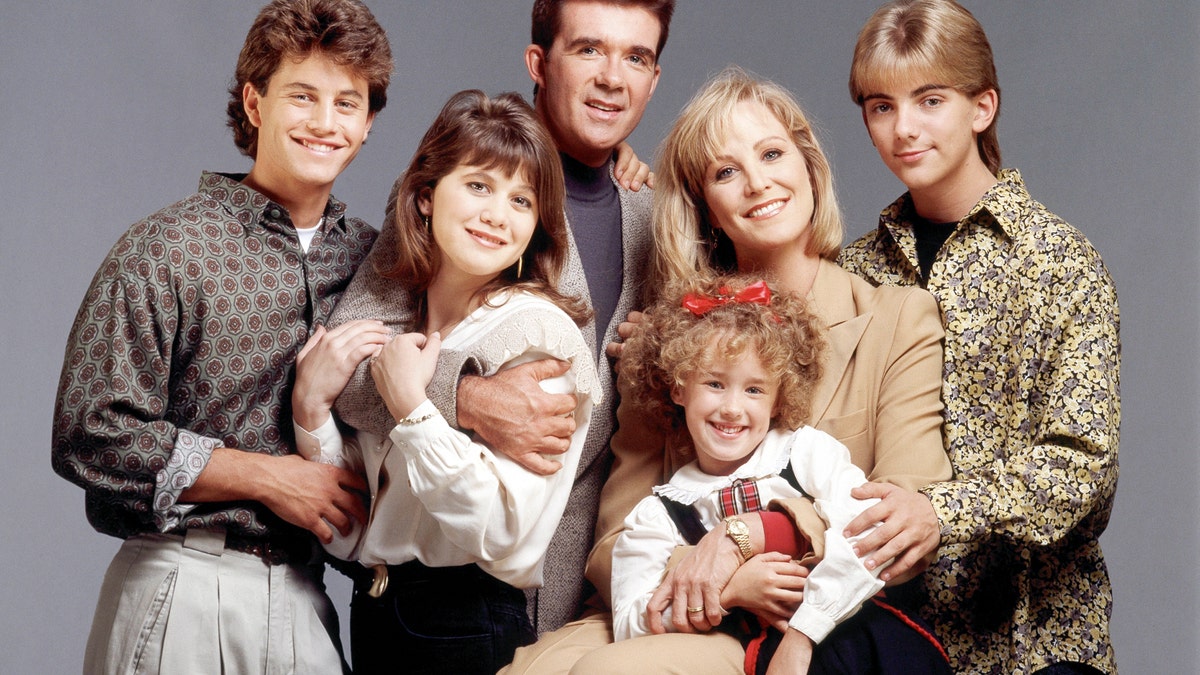 CIRCA 1990: GROWING PAINS - cast gallery - Season Five - Kirk Cameron (Mike), Tracey Gold (Carol), Alan Thicke (Jason), Ashley Johnson (Chrissy), Joanna Kerns (Maggie), Jeremy Miller (Ben).