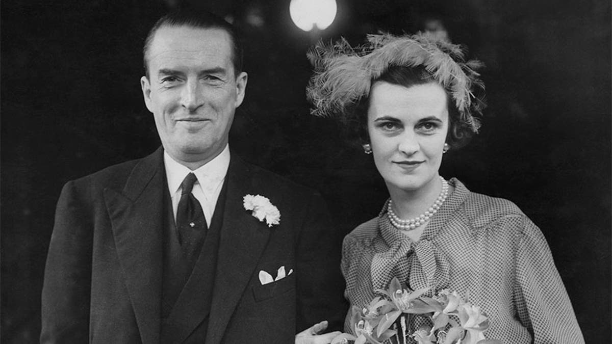 Margaret Campbell, formerly Sweeny, née Whigham (1912 - 1993), now Duchess of Argyll, and Ian Douglas Campbell, 11th Duke of Argyll (1903 - 1973), after their wedding at Caxton Hall in London, 23rd March 1951.