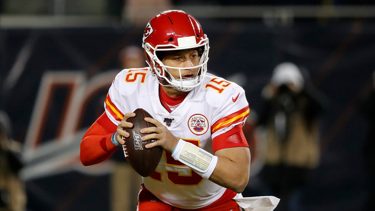 Chiefs feast on Bears for second win of season