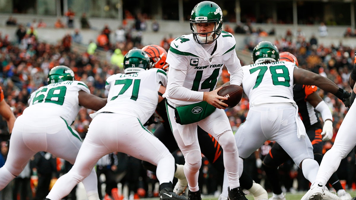 New York Jets quarterback Sam Darnold (14) looks to hand off the ball during the second half of an NFL football game against the Cincinnati Bengals, Sunday, Dec. 1, 2019, in Cincinnati. (AP Photo/Gary Landers)
