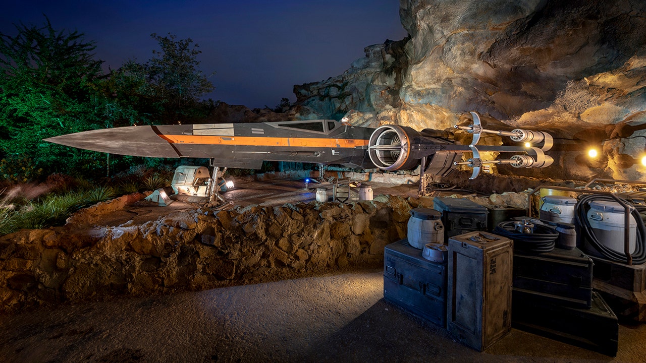 1_Poes_X-Wing-1.jpg?ve=1&tl=1