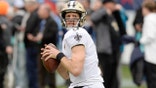 Drew Brees warms up
