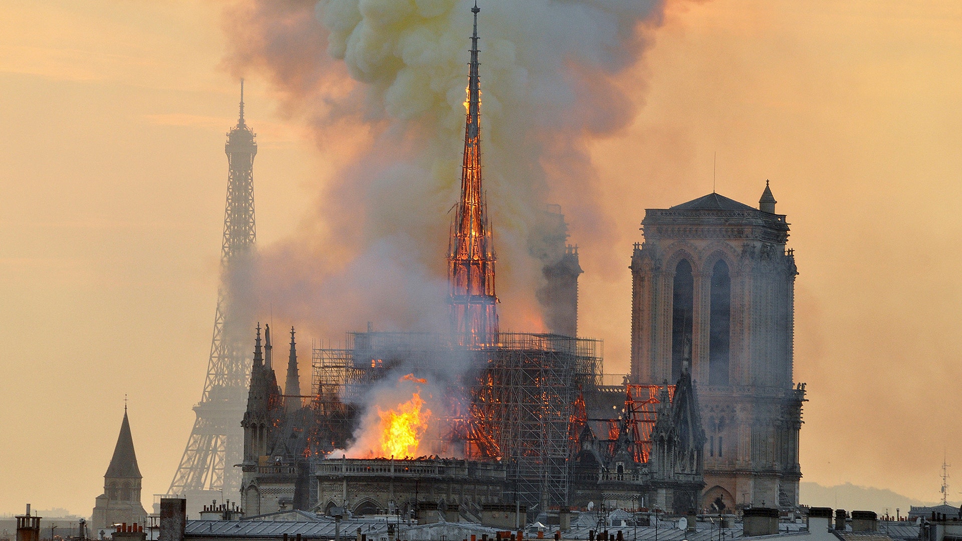 Почему сгорела эйфелева башня. Верховые пожары. Мордер. 2019 Fire in notre Dame de Paris. Church on Fire.