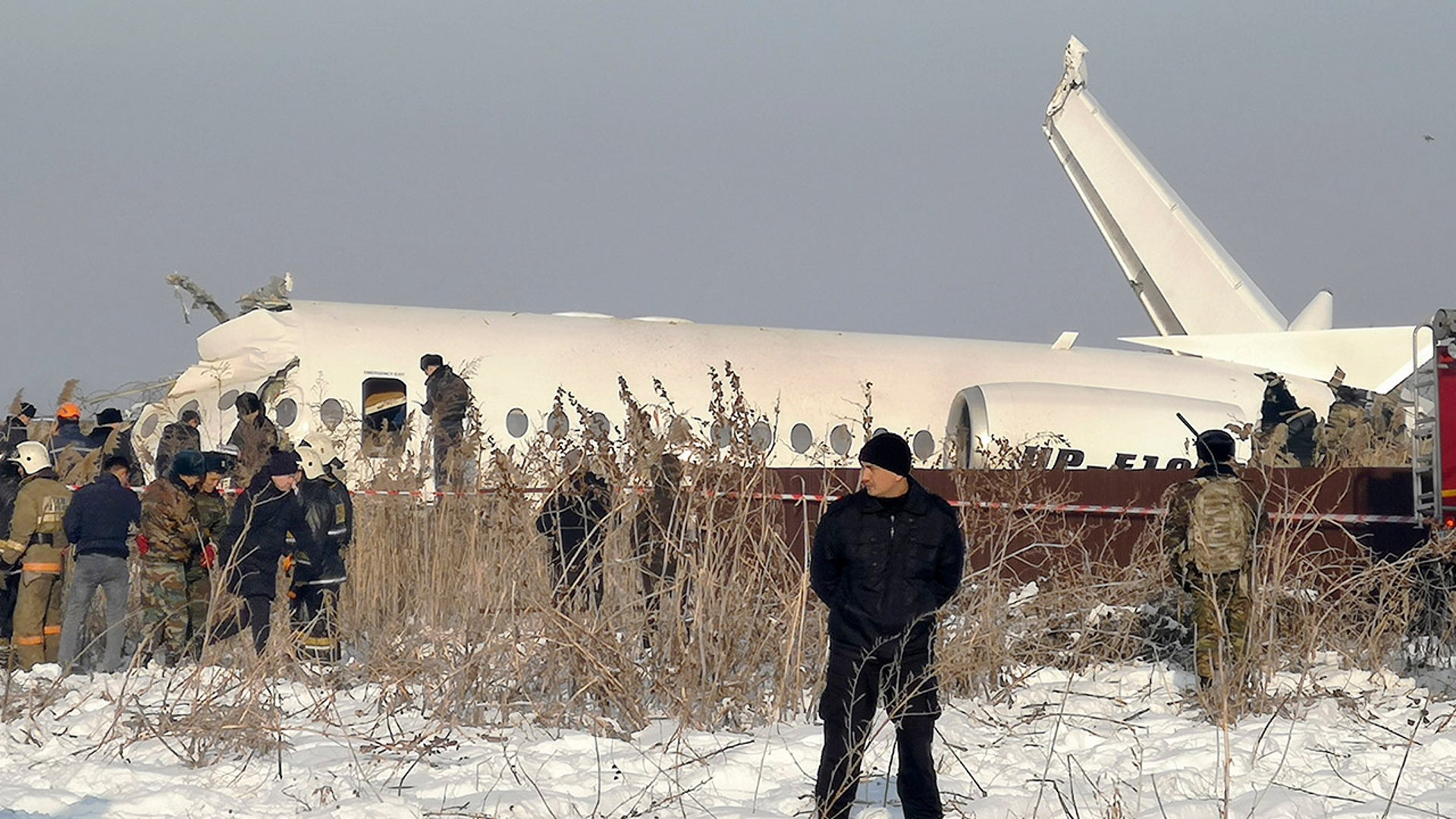 28 декабря казахстан. Авиакатастрофа в Алма Ате 2019. Fokker 100 Алматы катастрофа. Катастрофа a320 в Тегусигальпе. Авиационные катастрофы.