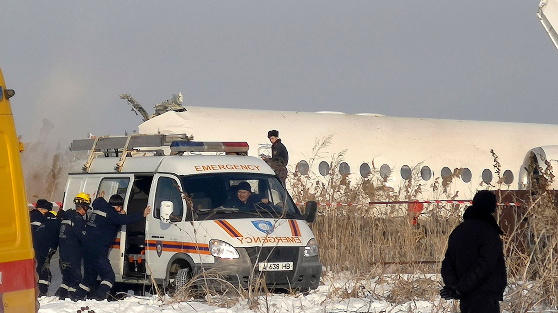 4 декабря казахстан. Авиакатастрофа в Алма Ате 2019. Fokker 100 bek Air катастрофа. Бек Эйр катастрофа 27 декабря. Катастрофа Fokker 100 под Алма-атой.