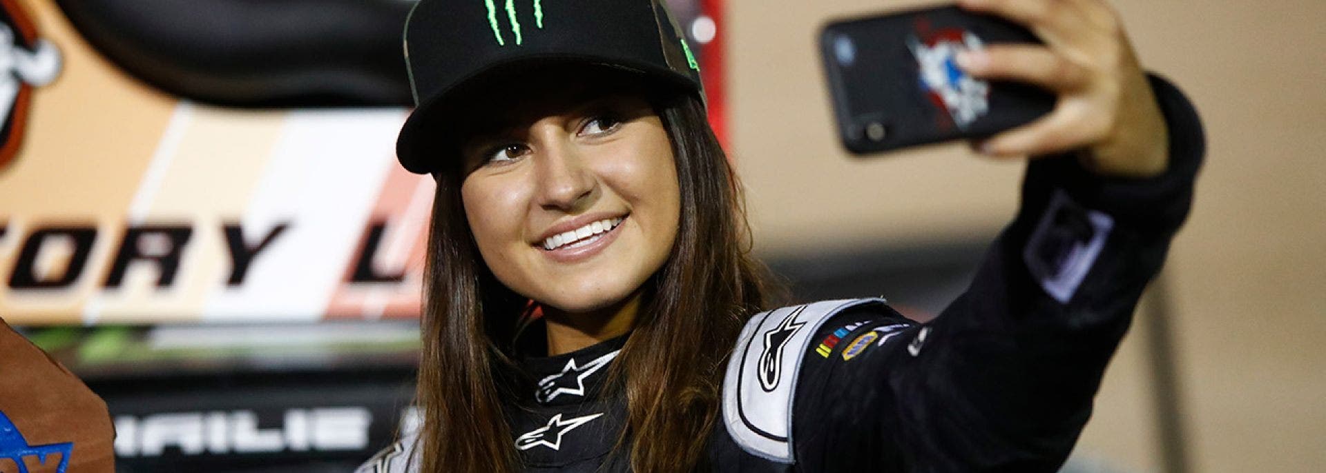 Teen NASCAR star Hailie Deegan signs with Ford | Fox News