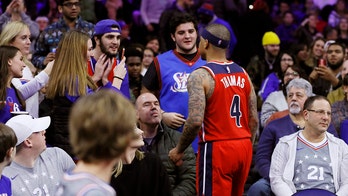 Washington Wizards' Isaiah Thomas confronts fan in stands who gives finger, curses at him