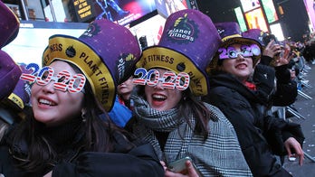 2020 arrives in US following New Year's celebrations around the world