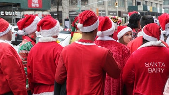 'Santas' subdue stabbing suspect on train after New York City's SantaCon