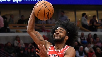 Chicago Bulls' Coby White chided for picture with Chris Paul, brother comes to his defense