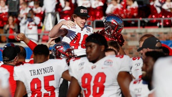 Western Kentucky wins First Responder Bowl 23-20 on FG