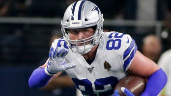 Dallas Cowboys' Jason Witten lashes out on sidelines during loss to Chicago Bears