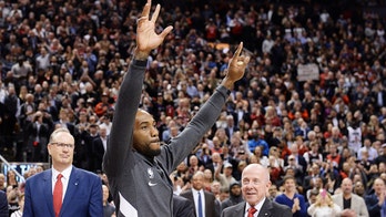 Kawhi Leonard cheered in Toronto as he receives title ring