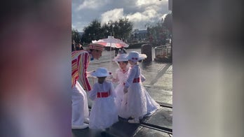 Little girls in Disney World thrilled to meet Mary Poppins, adorable footage shows