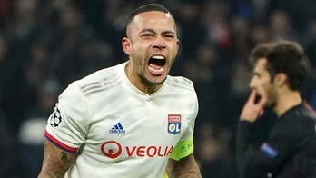 Memphis Depay could be lost for season as Lyon fears he tore ACL in loss: repot