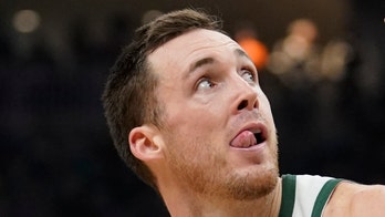 Milwaukee Bucks' Pat Connaughton apologizes for unknowingly putting out anti-police message