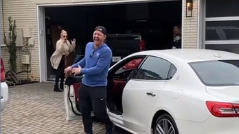 Josh Donaldson shocks mom with Maserati after she keeps promise to quit smoking