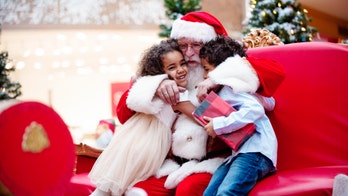 Kids with autism meet Santa in calmer environment after malls across US open early