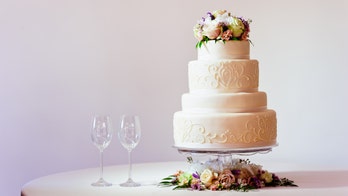 Angry groom loses it during wedding cake cutting ceremony, leaving guests and bride horrified