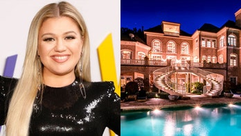 Kelly Clarkson's lakefront Tennessee mansion selling for $7.5 million