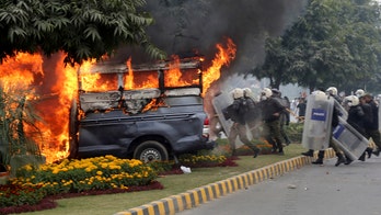 Pakistan lawyers storm hospital to avenge doctors’ alleged abuse of colleague, at least 2 patients die: police