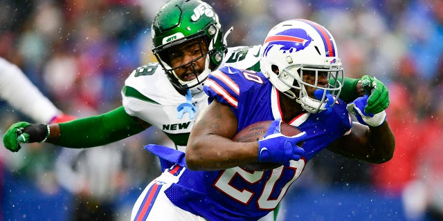 Buffalo Bills running back Frank Gore (20) runs past New York Jets outside linebacker James Burgess (58) during the first half of an NFL football game Sunday, Dec. 29, 2019, in Orchard Park, N.Y. (AP Photo/David Dermer)
