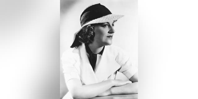 English actress, singer and music hall comedienne Gracie Fields (1898 - 1979).