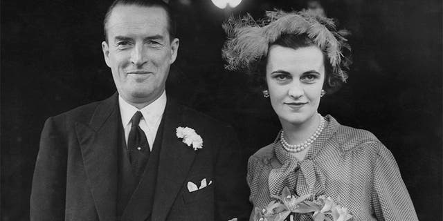 Margaret Campbell, formerly Sweeny, née Whigham (1912 - 1993), now Duchess of Argyll, and Ian Douglas Campbell, 11th Duke of Argyll (1903 - 1973), after their wedding at Caxton Hall in London, 23rd March 1951.