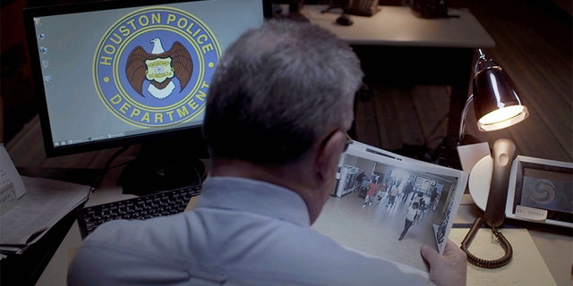 Det. Fil Water shared body language can give away whether someone is telling the truth or not.